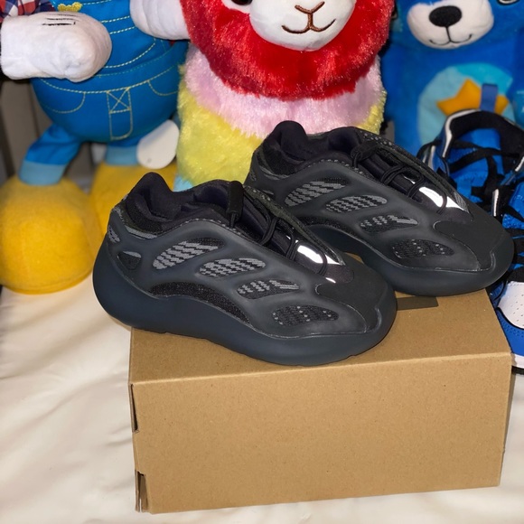 Infant yeezys size 6c - Picture 1 of 4